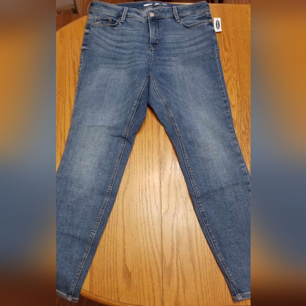 Old Navy Rockstar Super Skinny High Rise Jean